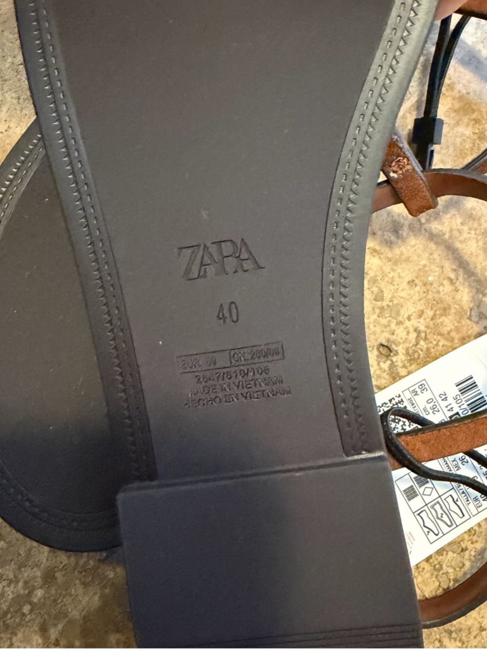 Zara Brown T‑Strap Flat Sandals with Metallic Gold Shell Accent - Picture 5 of 7